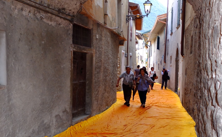 The carpet of piers in Sulzano