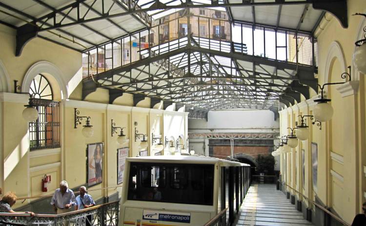 Campania - Napoli, Funicolare Centrale