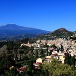 Sicilia - Etna e Taormina dall'antico Teatro greco di Taormina