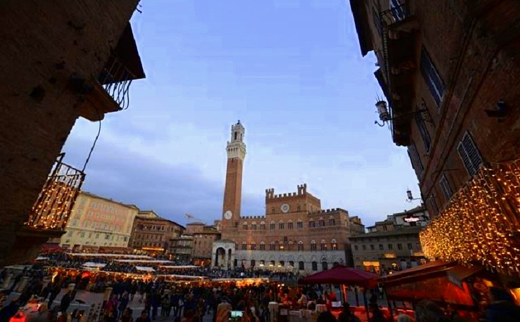 mercato nel campo siena