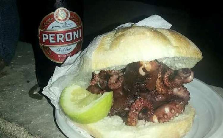 In Luglio, la Sagra del Polpo a Mola di Bari in Puglia