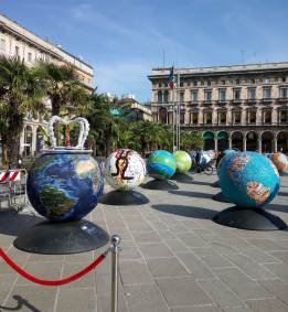 100 Globes in Piazza Duomo - Lombardy - Italy
