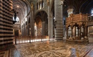 Scopertura del pavimento del Duomo di Siena - Toscana
